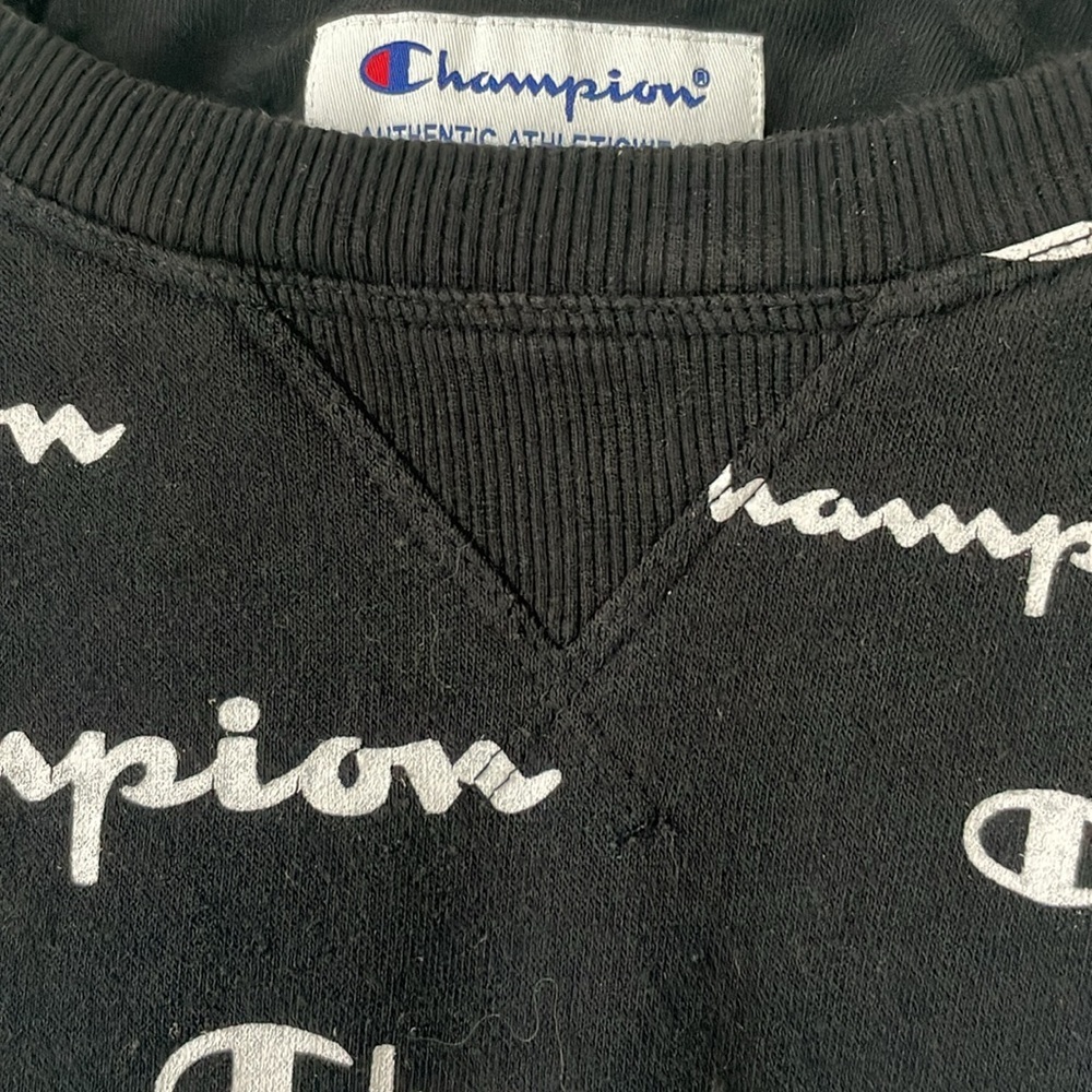 Champion size M cropped black and white sweatshirt. 72%cotton29% polyester - Picture 5 of 6
